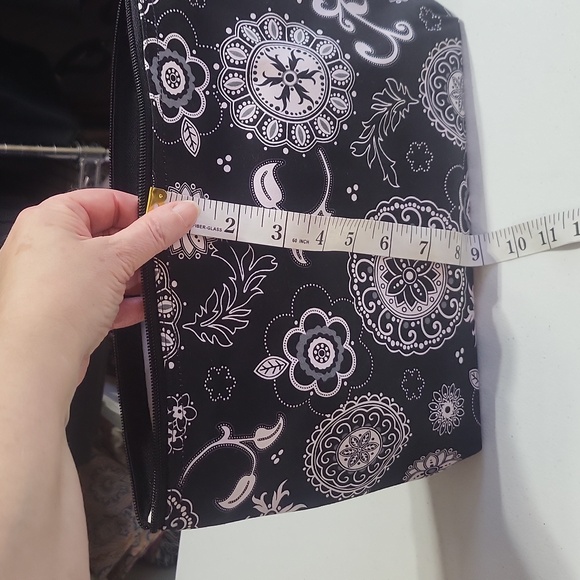 THIRTY-ONE Black White Floral Plastic Lined Zippered Pouch - Picture 5 of 11